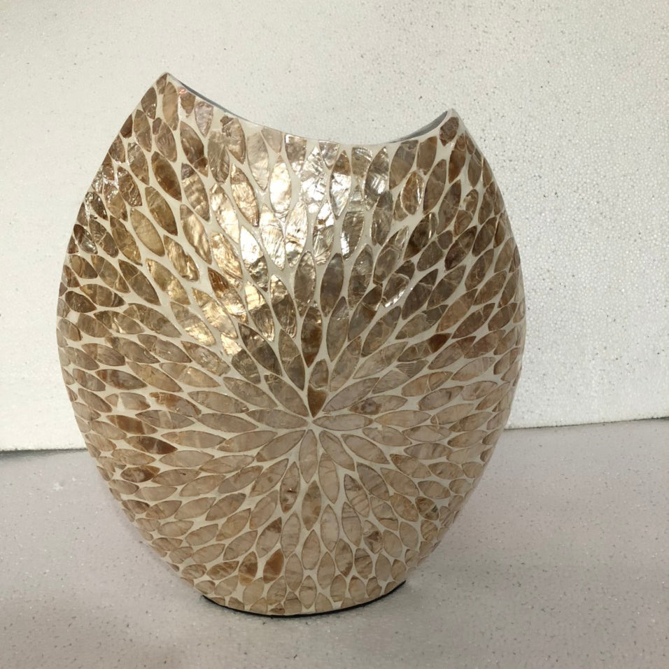Mother of pearl Vase – Beige color
